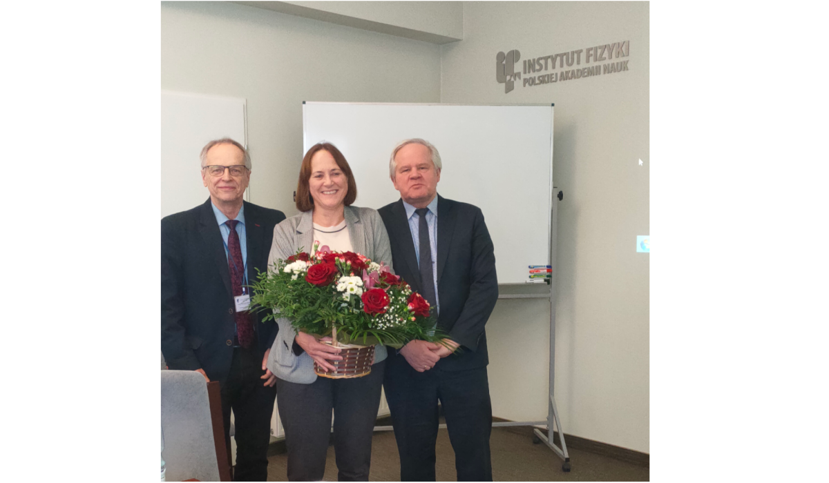 Podziekowanie Prof. dr. hab. Magdzie Załuskiej-Kotur za wieloletnią pracę w Dyrekcji IF PAN